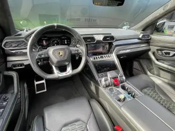 LAMBORGHINI Urus 4.0 V8 AKRAPOVIC CARBON B&O PANO MASSAGE