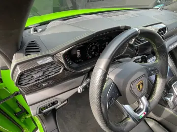 LAMBORGHINI Urus 4.0 V8 AKRAPOVIC CARBON B&O PANO MASSAGE