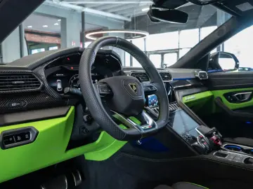 LAMBORGHINI Urus S 4.0 V8 AKRAPOVIC CARBON PANO B&O ACC