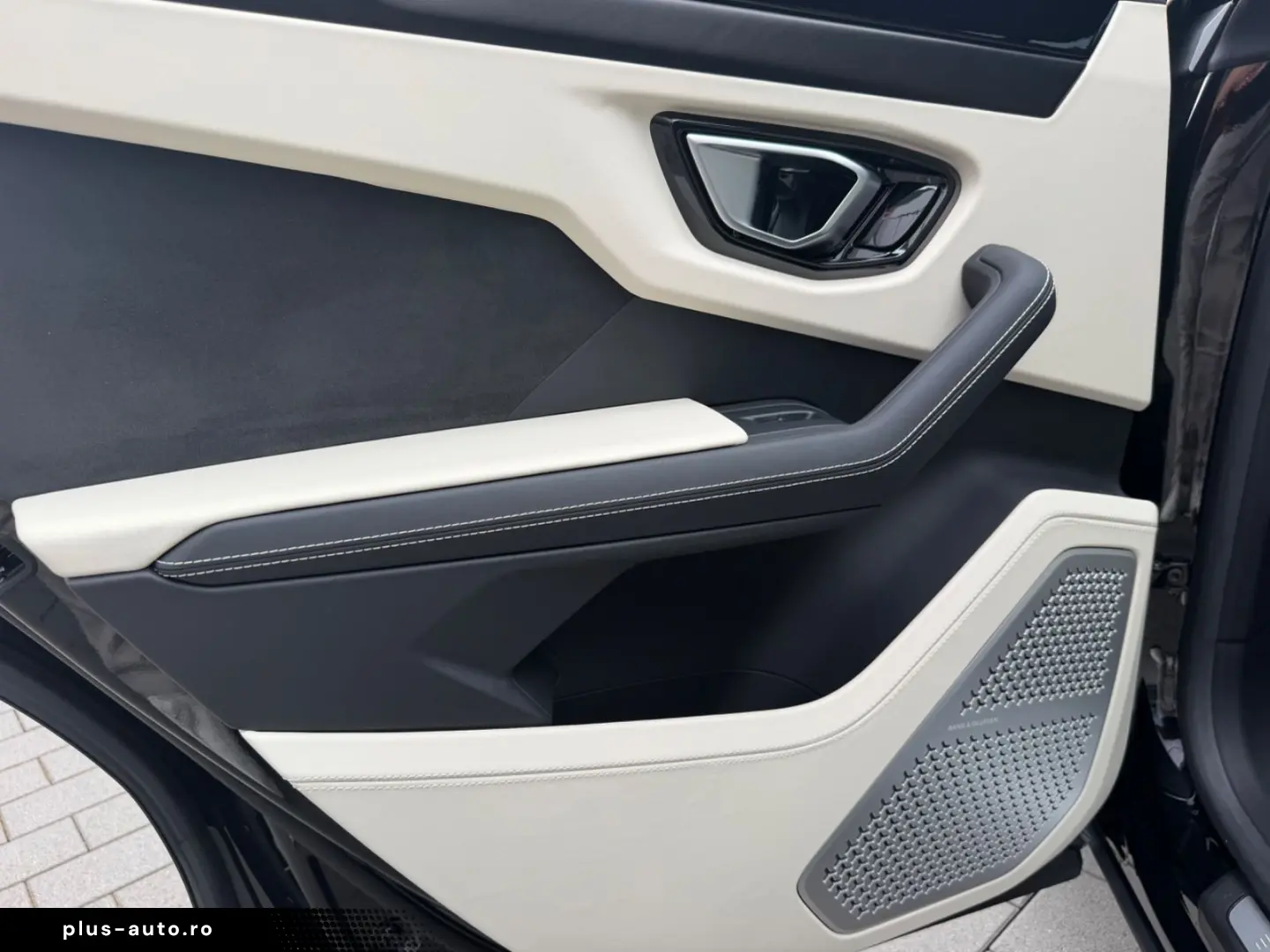 LAMBORGHINI URUS 2023 — imagine 25