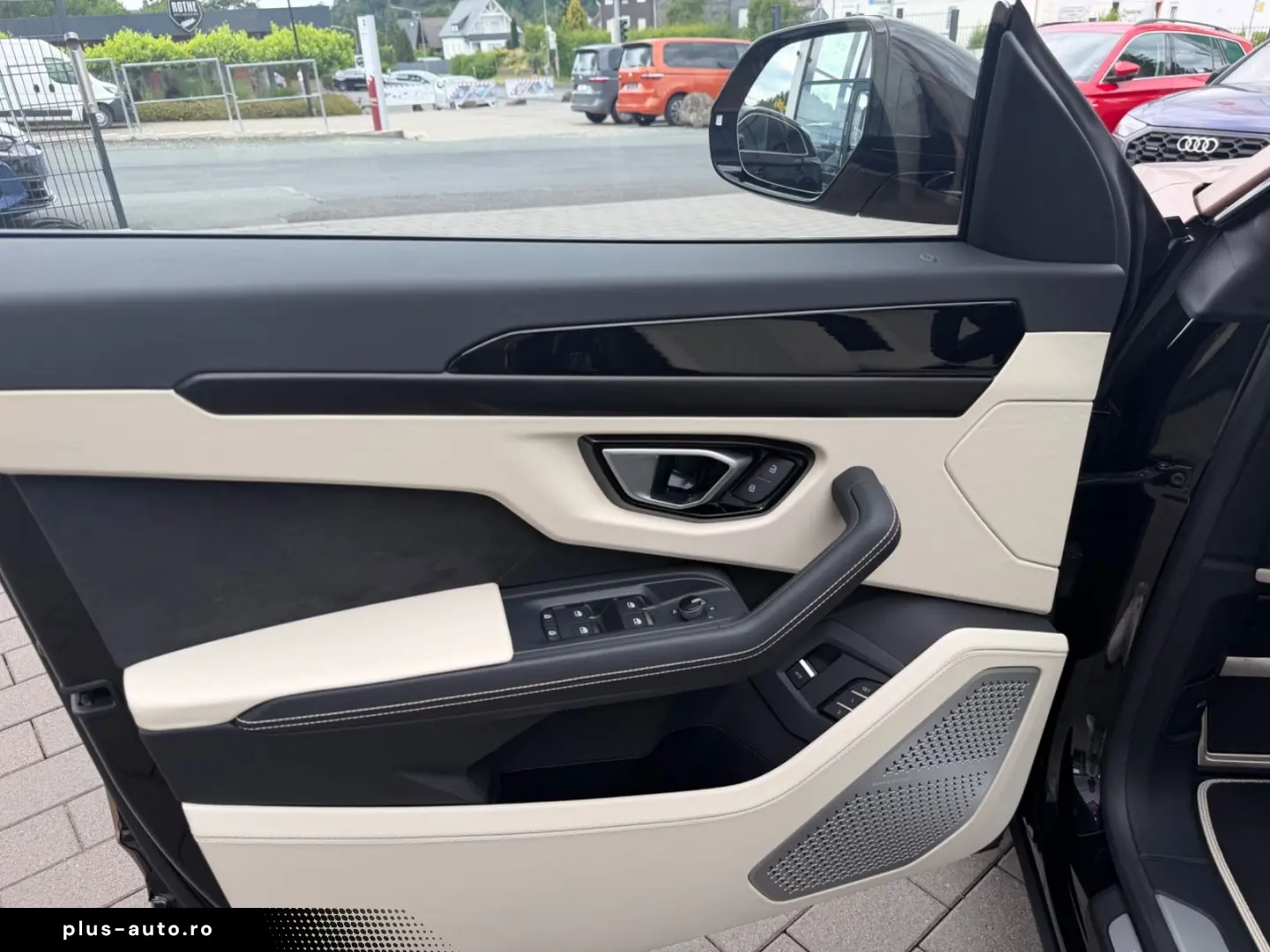 LAMBORGHINI URUS 2023 — imagine 26