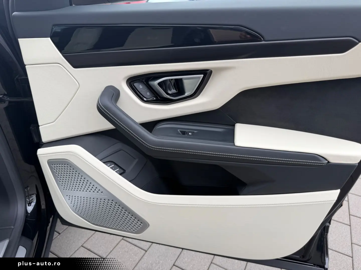 LAMBORGHINI URUS 2023 — imagine 32
