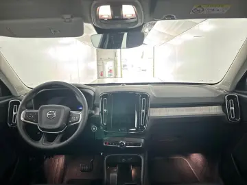VOLVO XC 40 B3 2WD Core ACC BLIS El.Heckkl. LED Lane R