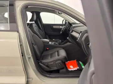VOLVO XC 40 B3 2WD Core ACC BLIS El.Heckkl. LED Lane R