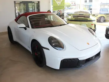 Porsche 992 Carrera 4 GTS Cabriolet