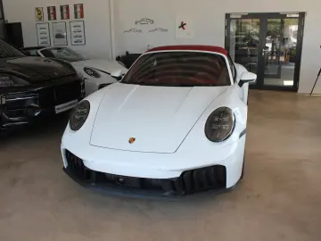 Porsche 992 Carrera 4 GTS Cabriolet