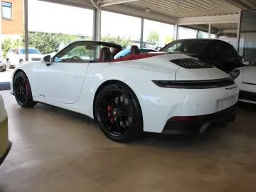 Porsche 992 Carrera 4 GTS Cabriolet