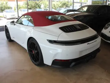 Porsche 992 Carrera 4 GTS Cabriolet