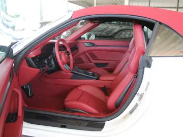 Porsche 992 Carrera 4 GTS Cabriolet