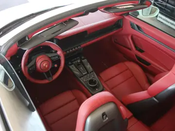 Porsche 992 Carrera 4 GTS Cabriolet