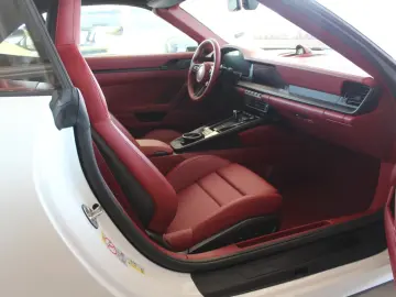 Porsche 992 Carrera 4 GTS Cabriolet