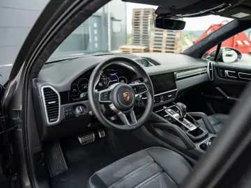 PORSCHE Cayenne GTS SportChrono Headup Bose