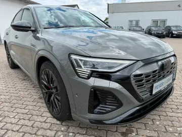AUDI Q8 Spb. e-tron S line 55 qu. ACC AHK MATRIX PANO