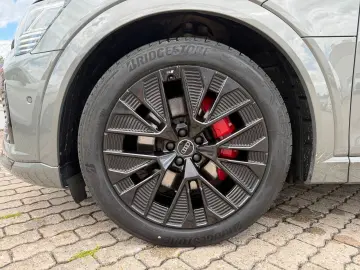AUDI Q8 Spb. e-tron S line 55 qu. ACC AHK MATRIX PANO