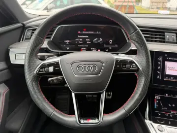 AUDI Q8 Spb. e-tron S line 55 qu. ACC AHK MATRIX PANO