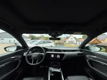AUDI Q8 Spb. e-tron S line 55 qu. ACC AHK MATRIX PANO