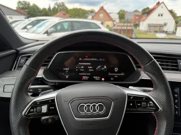 AUDI Q8 Spb. e-tron S line 55 qu. ACC AHK MATRIX PANO