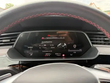 AUDI Q8 Spb. e-tron S line 55 qu. ACC AHK MATRIX PANO