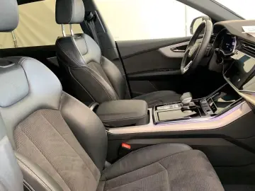 AUDI Q8 55TFSI Quattro S-Line ACC VCockp HUD Memo 21