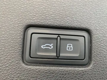 AUDI Q8 55TFSI Quattro S-Line ACC VCockp HUD Memo 21