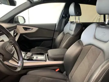 AUDI Q8 55TFSI Quattro S-Line ACC VCockp HUD Memo 21
