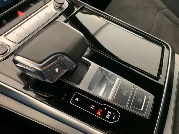 AUDI Q8 55TFSI Quattro S-Line ACC VCockp HUD Memo 21