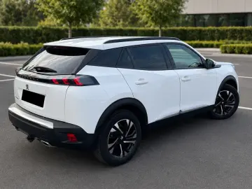 Peugeot 2008 Allure 1.2 PureTech 130 EAT8