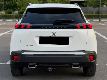 Peugeot 2008 Allure 1.2 PureTech 130 EAT8