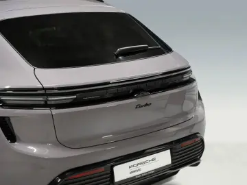 PORSCHE Macan Electric Turbo HeadUp Hinterachslenkung
