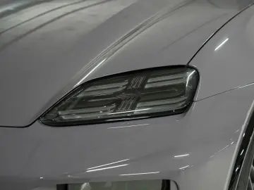 PORSCHE Macan Electric Turbo HeadUp Hinterachslenkung