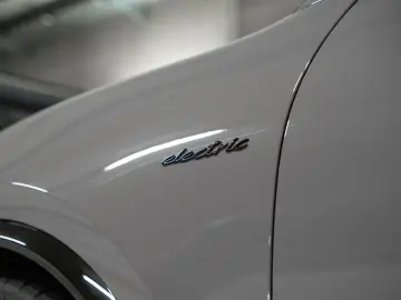 PORSCHE Macan Electric Turbo HeadUp Hinterachslenkung