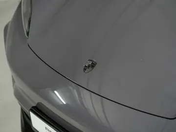 PORSCHE Macan Electric Turbo HeadUp Hinterachslenkung