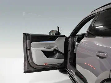 PORSCHE Macan Electric Turbo HeadUp Hinterachslenkung