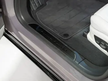 PORSCHE Macan Electric Turbo HeadUp Hinterachslenkung