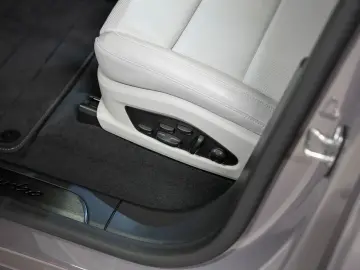 PORSCHE Macan Electric Turbo HeadUp Hinterachslenkung