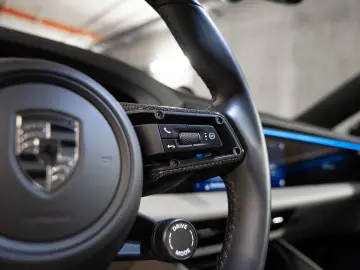 PORSCHE Macan Electric Turbo HeadUp Hinterachslenkung