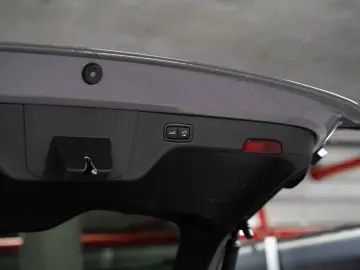 PORSCHE Macan Electric Turbo HeadUp Hinterachslenkung
