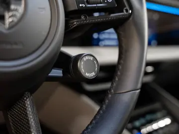 PORSCHE Macan Electric Turbo HeadUp Hinterachslenkung