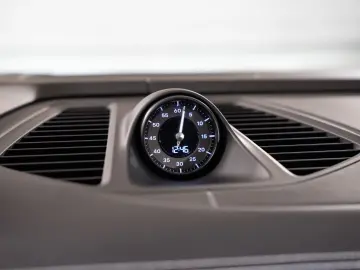 PORSCHE Macan Electric Turbo HeadUp Hinterachslenkung
