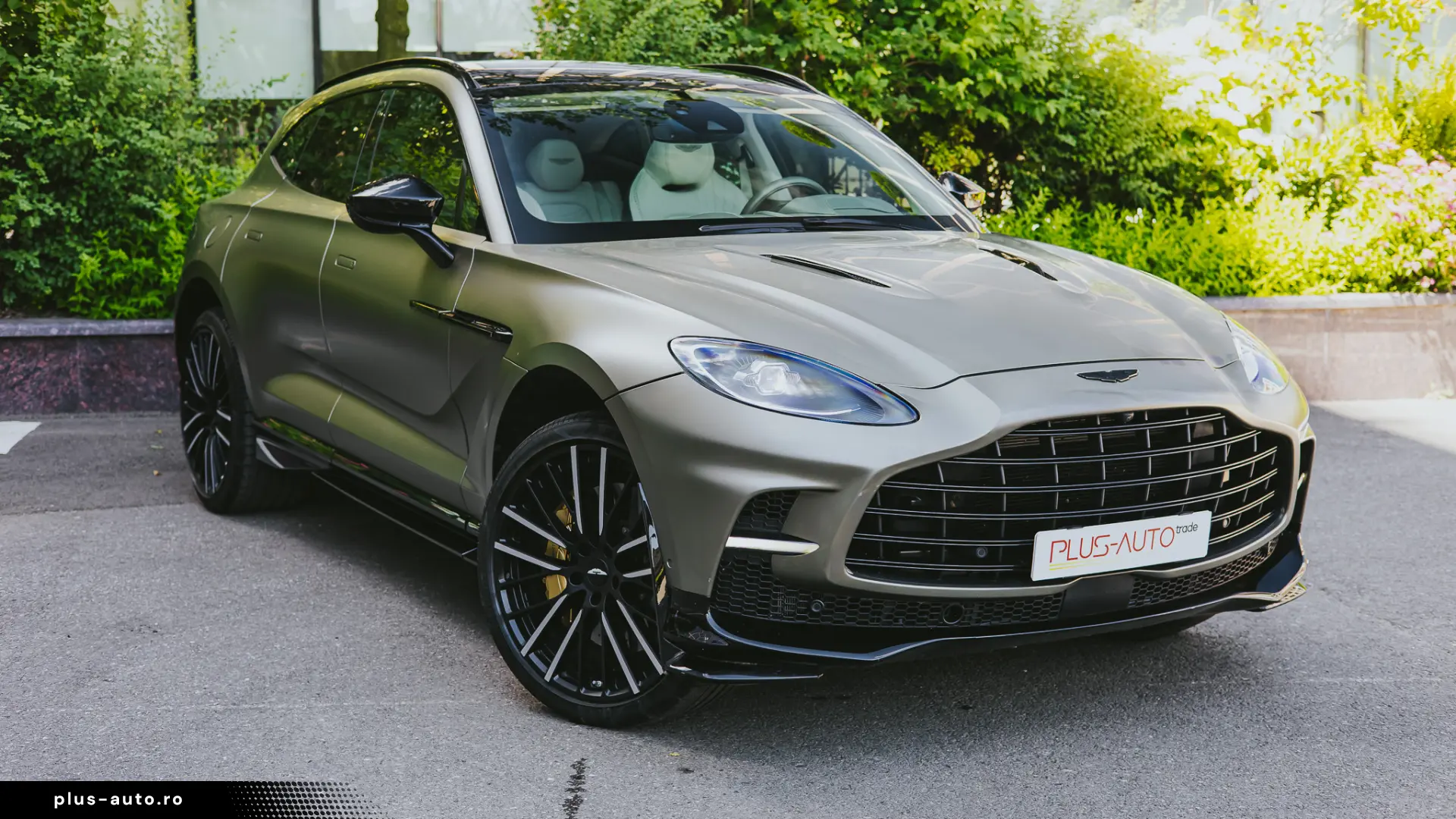 Aston Martin DBX 707