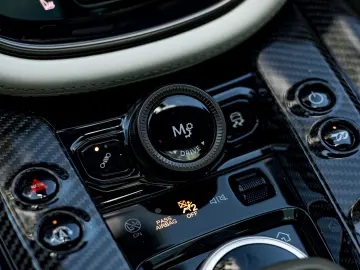 Aston Martin DBX 707