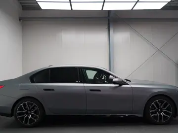 BMW 740d xDrive M Sport FOND TV EXECUTIVE 360 VOLL