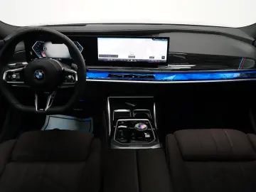 BMW 740d xDrive M Sport FOND TV EXECUTIVE 360 VOLL