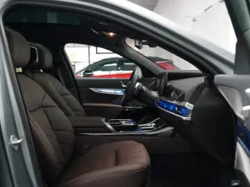 BMW 740d xDrive M Sport FOND TV EXECUTIVE 360 VOLL