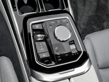BMW 740d xDrive M Sport PANO ACC 360 KAM RFK NAVI