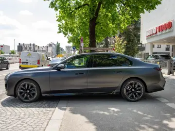 BMW 740d xDrive M  Full Option  TV Bildschirm