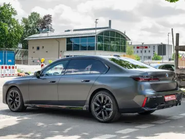 BMW 740d xDrive M  Full Option  TV Bildschirm
