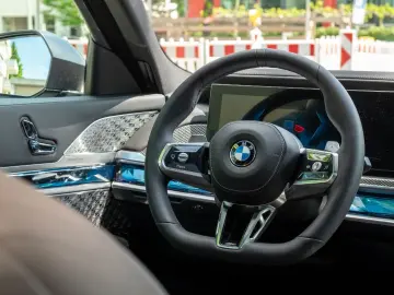 BMW 740d xDrive M  Full Option  TV Bildschirm