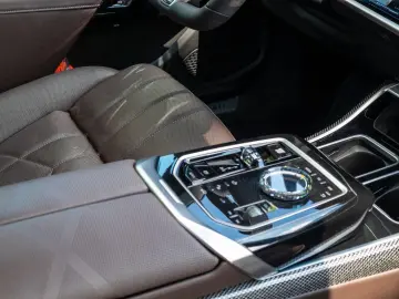 BMW 740d xDrive M  Full Option  TV Bildschirm