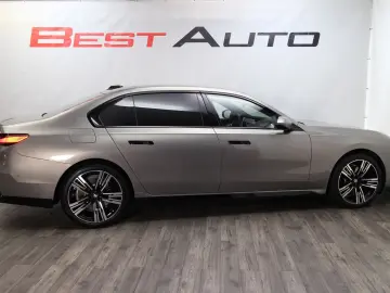 BMW 740 d xDrive M Sport B&W Found-Entertainment